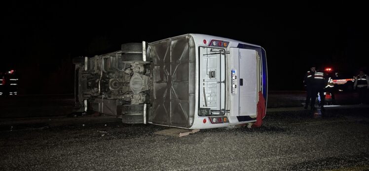 Kastamonu'da devrilen midibüsteki 24 kişi yaralandı