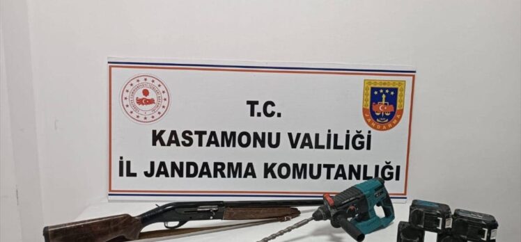 Kastamonu'da kaçak kazı yapan 2 kişi suçüstü yakalandı