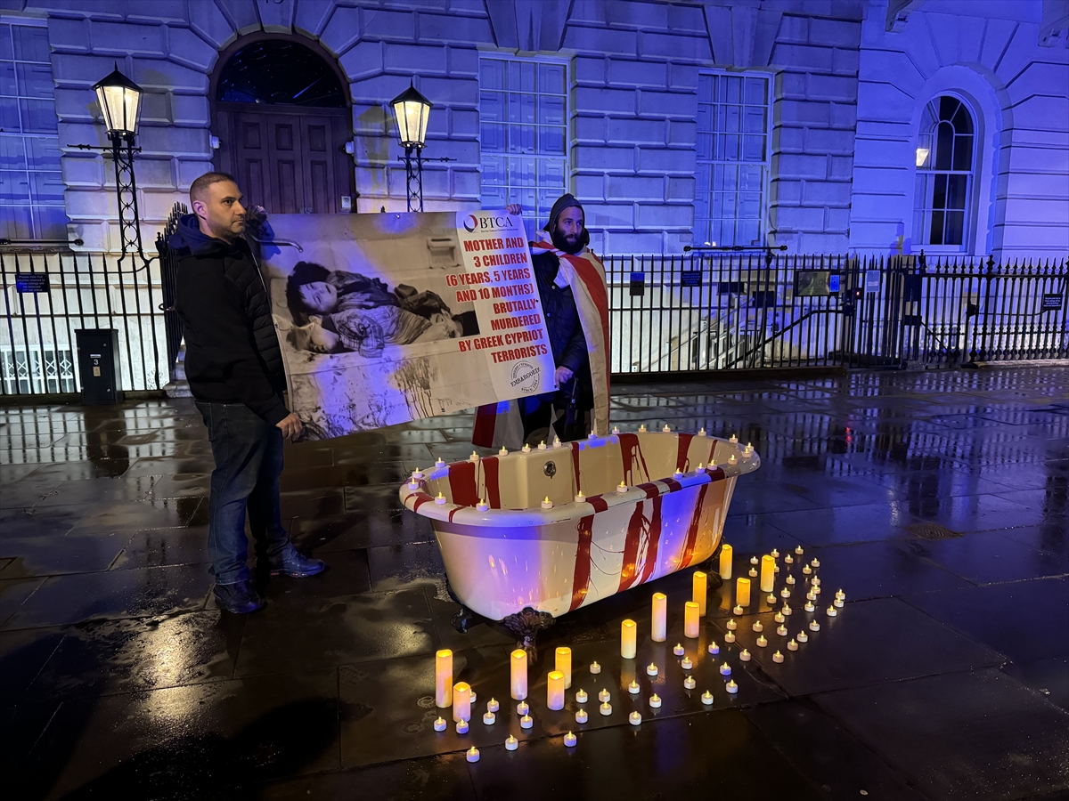 Kıbrıs Türklerine yönelik “Kanlı Noel” katliamının 61'inci yılında kurbanlar Londra'da anıldı