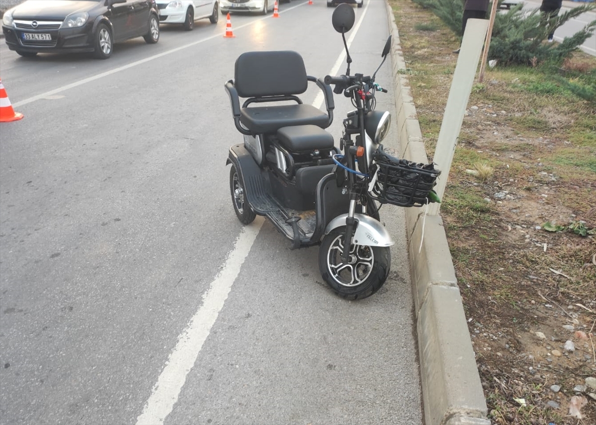 Mersin'de elektrikli bisikletten düşen sürücü ağır yaralandı