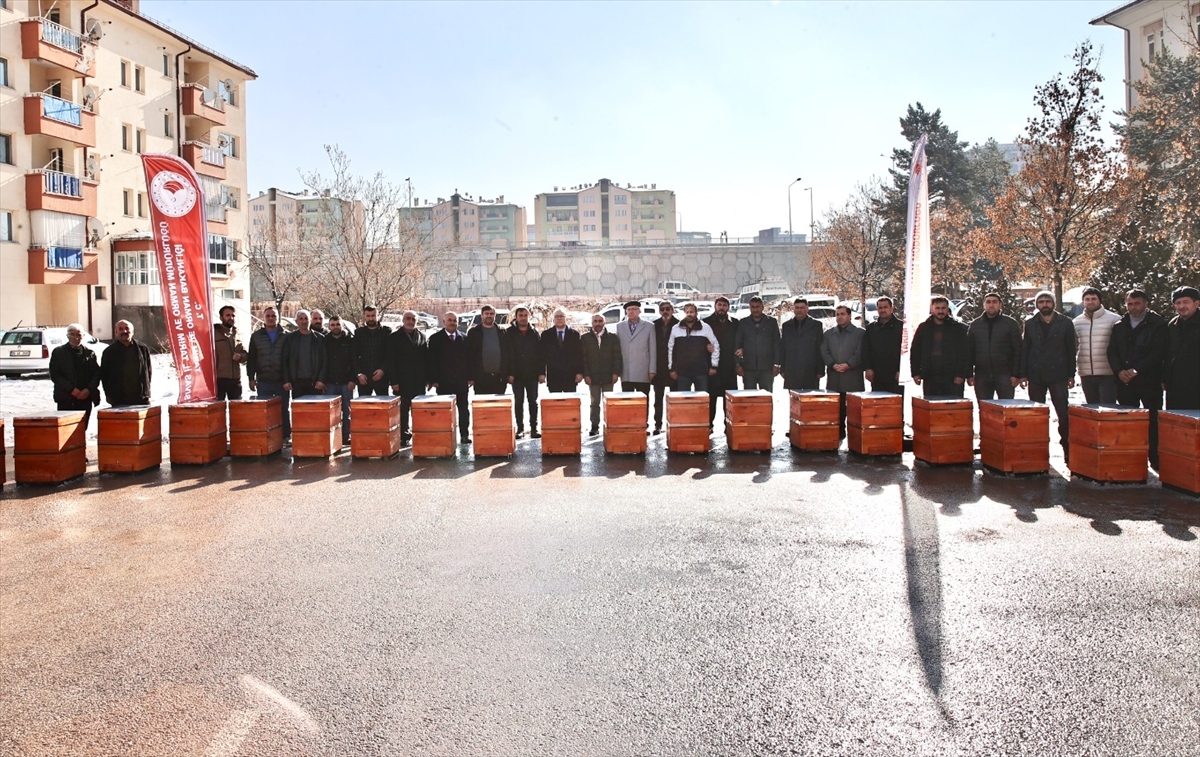 Sivas'ta 39 arıcıya yüzde 75 hibeyle kovan desteği sağlandı