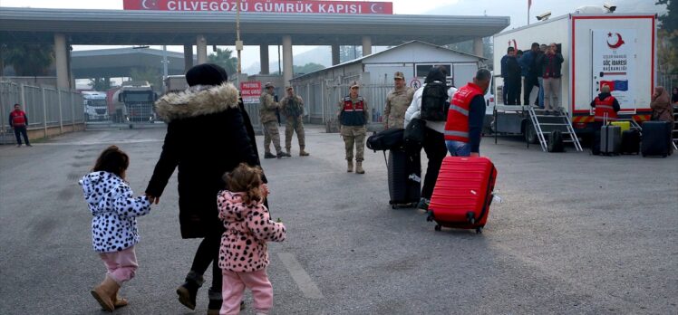 Suriyeliler ülkelerine dönmek için Hatay'daki 3 sınır kapısını kullanıyor