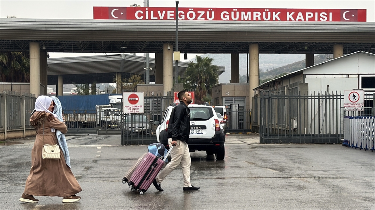 Suriyelilerin Hatay'daki sınır kapılarından ülkelerine dönüşü sürüyor