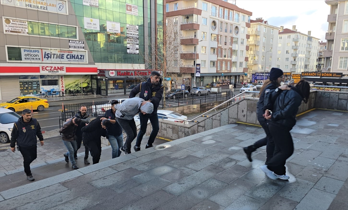 Tekirdağ'da kuyumcuya sahte altın sattıkları belirlenen 5 şüpheli tutuklandı