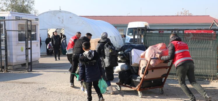 Türkiye'deki Suriyelilerin Kilis'ten ülkelerine dönüşü sürüyor