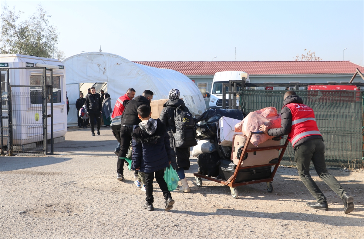 Türkiye'deki Suriyelilerin Kilis'ten ülkelerine dönüşü sürüyor