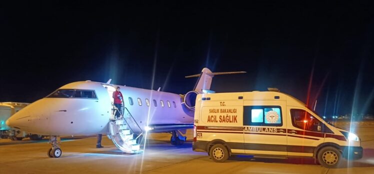 Van'da 4 aylık hasta bebek, ambulans uçakla İstanbul'a sevk edildi